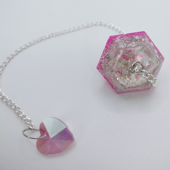 Glittery pink with holographic stars on top handcrafted dowsing pendulum - Picture 3 of 13